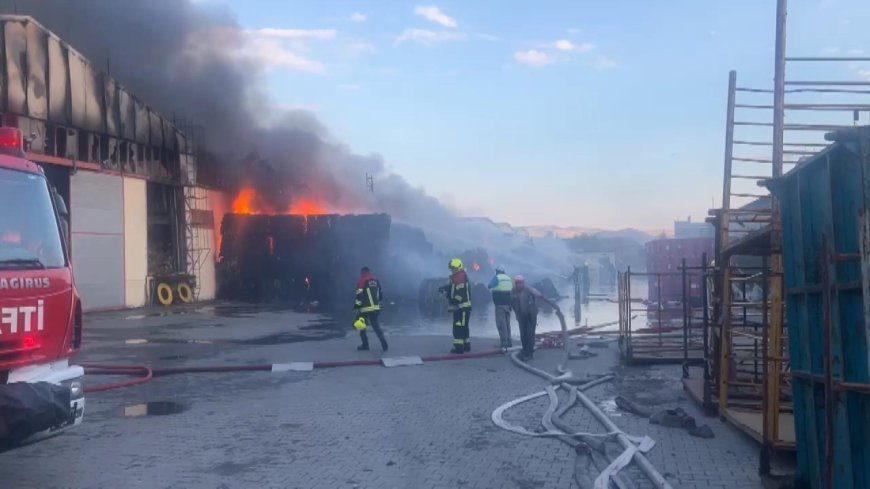 Kayseri'de keçe fabrikasında yangın! itfaiye ekipleri olay yerinde