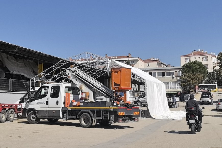 Branda kurarken 5 metreden düşen işçi, ağır yaralandı