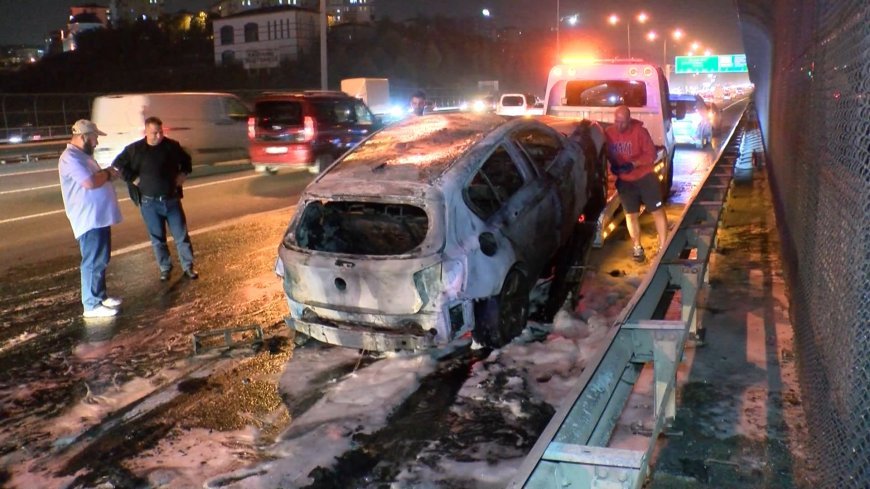 İstanbul-Kağıthane'de seyir halindeki otomobil alev alev yandı